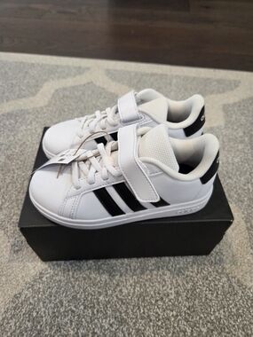 Kids Adidas Size 12C NWT
